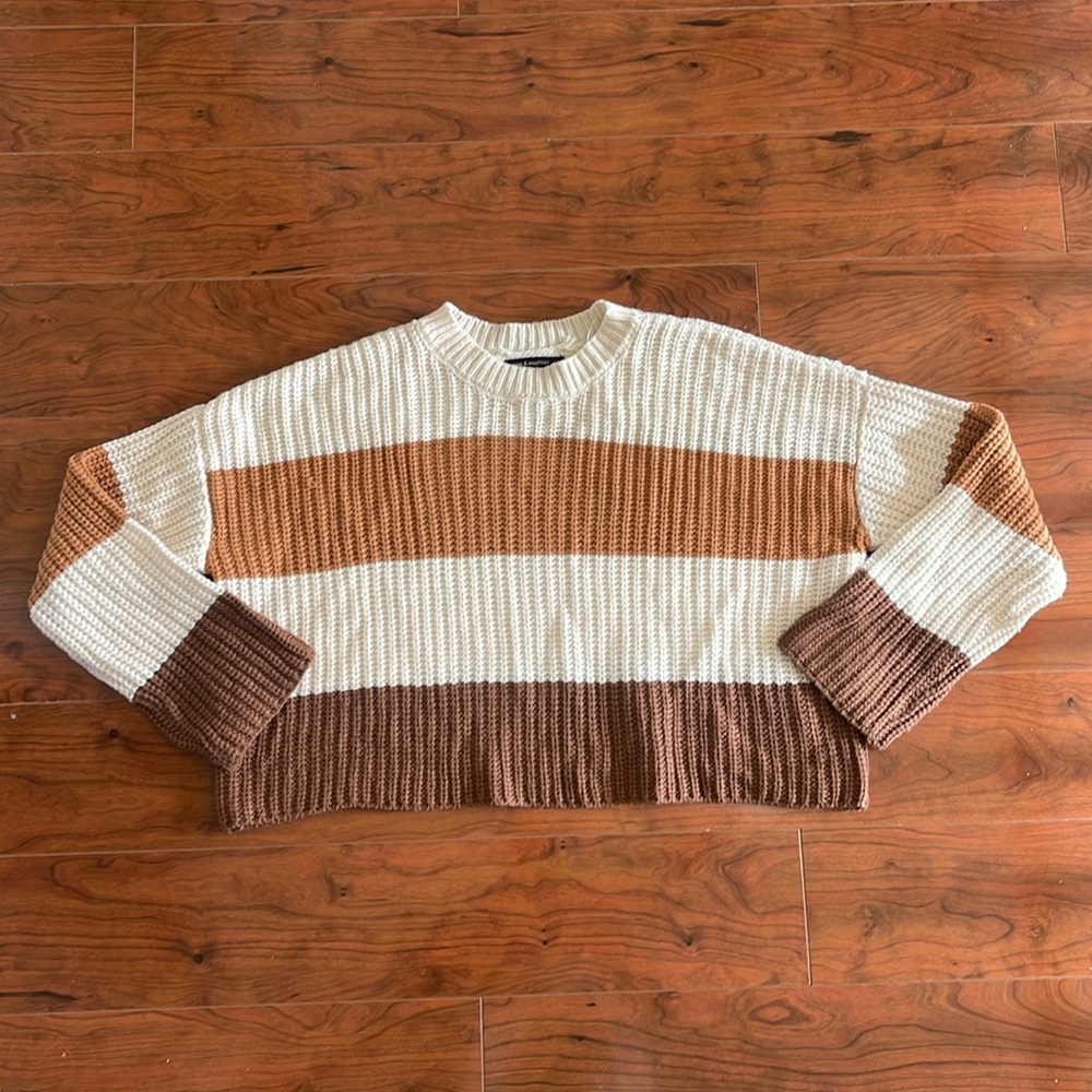 NWOT Brown and Cream Colorblock Cropped Knit Crewneck Sweater Top